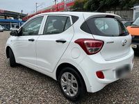 Gebraucht Hyundai i10 67 PS (49 kW) 2014 Weiß Kleinwagen