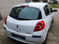 Gebraucht Renault Clio II 66 PS (48 kW) 2006 Weiß Kleinwagen