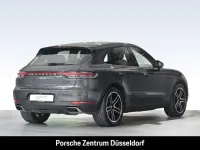 Gebraucht Porsche Macan 245 PS (180 kW) 2021 Vulkangraumetallic SUV