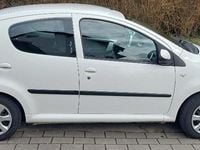 Gebraucht Peugeot 107 Urban Move 68 PS (50 kW) 2011 Weiß Kleinwagen