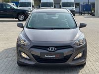 gebraucht Hyundai i30 1.6 Kombi /Klima / LED / 8 Fach-Bereift