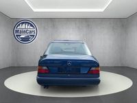 Gebraucht Mercedes E260 160 PS (117 kW) 1990 Blau Limousine