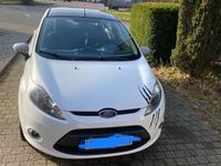 Gebraucht Ford Fiesta 83 PS (61 kW) 2011 Weiß Kleinwagen