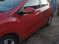 Gebraucht Hyundai i30 99 PS (72 kW) 2013 Rot Limousine