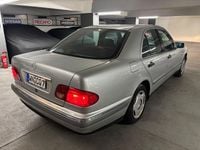 Gebraucht Mercedes E200 Classic 136 PS (100 kW) 1997 Silber Limousine