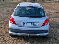 Gebraucht Peugeot 207 95 PS (69 kW) 2010 Silber Kleinwagen
