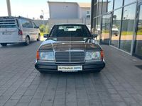 Gebraucht Mercedes E200 75 PS (55 kW) 1992 Perlmuttgrau  metallic Limousine