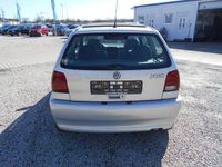 Gebraucht VW Polo 60 PS (44 kW) 1999 Silber metallic Limousine