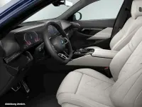 Gebraucht BMW 550e M Sport 489 PS (359 kW) 2025 Bmw individual tansanitblau metallic Kombi