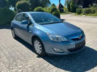 Używany Opel Astra Edition 110 KM (80 kW) 2011 Niebieski Sedan/Limuzyna