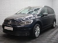 Second-hand VW Touran Comfortline 116 CP (85 kW) 2019 Negru Monovolum
