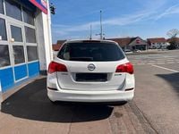 Gebraucht Opel Astra 101 PS (74 kW) 2012 Weiß Kombi