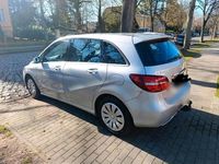 Gebraucht Mercedes B200 156 PS (114 kW) 2016 Silber Van / Kleinbus