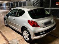 Gebraucht Peugeot 207 90 PS (66 kW) 2006 Silber Limousine