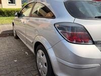 Usado Opel Astra 103 HP (75 kW) 2006 Prateado Coupé