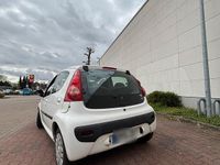Gebraucht Peugeot 107 54 PS (39 kW) 2007 Weiß Kleinwagen