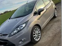 Używany Ford Fiesta Trend 60 KM (44 kW) 2012 Szary Sedan/Limuzyna