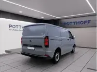 Neu VW T7 110 PS (80 kW) 2026 Grau (stone grey) Van