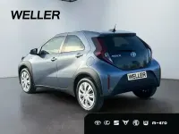 Neu Toyota Aygo 72 PS (52 kW) 2025 Celestite grey (1k3)/ black mica (209) (grau) Kleinwagen