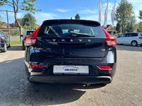 Gebraucht Volvo V40 Momentum 122 PS (89 kW) 2018 Schwarz Kombi