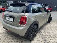 Gebraucht Mini Cooper 136 PS (100 kW) 2019 Grau metallic emerald grey metallic Kleinwagen