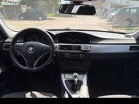 Gebraucht BMW 318 129 PS (94 kW) 2007 Schwarz Kombi
