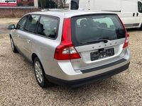 Gebraucht Volvo V70 Kinetic 175 PS (128 kW) 2010 Silber Kombi