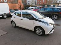 Gebraucht Toyota Aygo 69 PS (50 kW) 2016 Weiß Kleinwagen