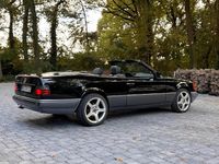 Gebraucht Mercedes E320 220 PS (161 kW) 1995 Schwarz Cabrio