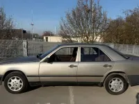 Gebraucht Mercedes E260 160 PS (117 kW) 1988 Silber Limousine