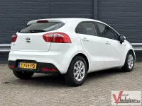 Gebraucht Kia Rio 75 PS (55 kW) 2014 Weiß Limousine