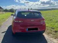 Gebraucht Hyundai i30 140 PS (102 kW) 2017 Rot Limousine
