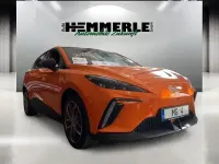 Gebraucht MG MG4 EV Trophy 180 kW (245 PS) 2023 Orange & black roof Kleinwagen