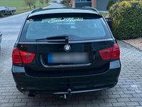 Gebraucht BMW 318 143 PS (105 kW) 2012 Schwarz Kombi
