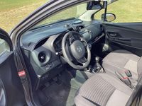 Gebraucht Toyota Yaris Team 111 PS (81 kW) 2018 Grau Limousine