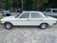 Gebraucht Mercedes 200 60 PS (44 kW) 1982 Weiß Limousine