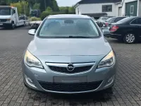 Używany Opel Astra Edition 116 KM (85 kW) 2011 Szary Sedan/Limuzyna