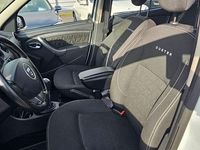 Gebraucht Dacia Duster Lauréate 105 PS (77 kW) 2015 Weiß SUV