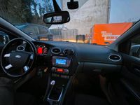 Gebraucht Ford Focus Ghia 145 PS (106 kW) 2009 Silber Kombi