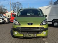 Gebraucht Peugeot 1007 Premium 73 PS (53 kW) 2009 Grün Van / Kleinbus