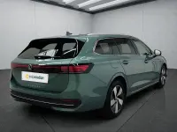 Gebraucht VW Passat 122 PS (89 kW) 2025 Grün Kombi