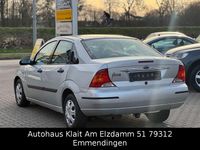 Używany Ford Focus Ambiente 101 KM (74 kW) 2000 Srebrny Sedan/Limuzyna