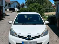 Gebraucht Toyota Yaris 90 PS (66 kW) 2014 Weiß Kleinwagen