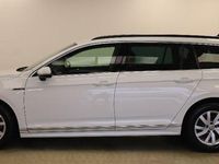 Gebraucht VW Passat R-line 150 PS (110 kW) 2020 Sonderlackierung pure white (metallic) Kombi