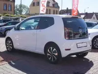 Używany VW up! Active 65 KM (47 kW) 2021 Biały Hatchback