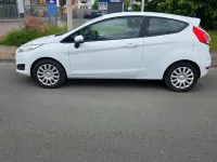 Gebraucht Ford Fiesta 75 PS (55 kW) 2016 Weiß Kleinwagen