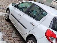 Gebraucht Renault Clio II Expression 75 PS (55 kW) 2010 Weiß Limousine