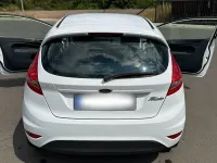 Gebraucht Ford Fiesta 59 PS (43 kW) 2012 Weiß Kleinwagen