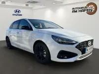 Gebraucht Hyundai i30 Advantage 101 PS (74 kW) 2024 Atlas white / sol Limousine