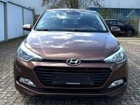 Gebraucht Hyundai i20 Classic 101 PS (74 kW) 2017 Braun Limousine